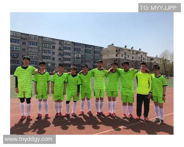 学习足球明星铲球技巧提升球技的实用指南与训练方法分享